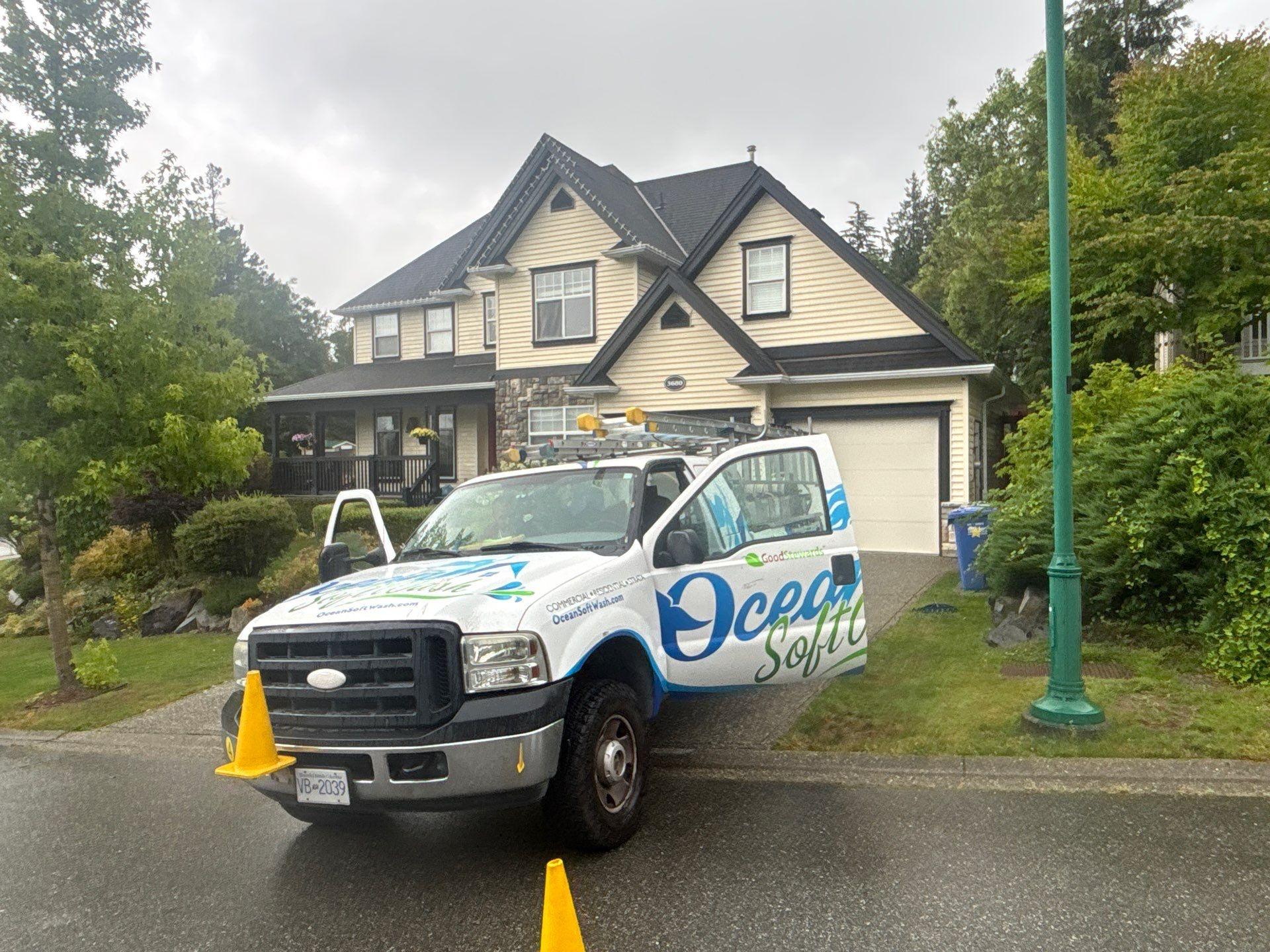 Roof moss clean and siding softwash Pitt Meadows